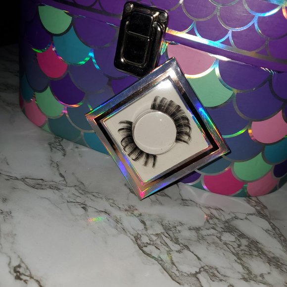 False eyelashes - Picture 9 of 11